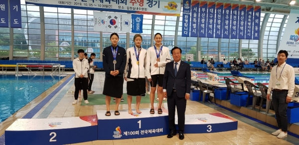 아산시청 수영팀 임다솔 배영 금메달 획득.(임다솔 선수 시상진행).
