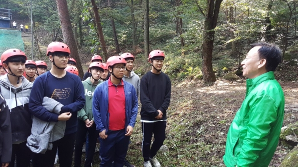 설동호 교육감, 모험·산행 활동 학생들과 함께 훈련 공동체의식 함양(대전교육연수원)