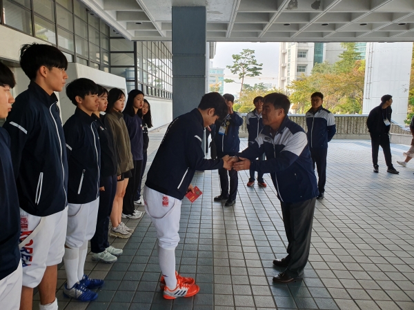 제100회 전국체전 남부호 부교육감 격려