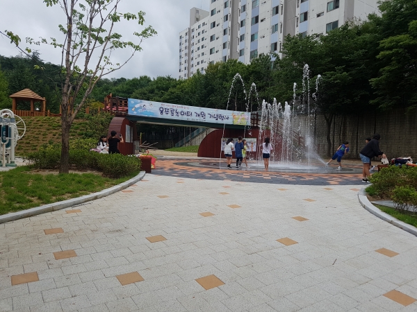 용푸름놀이터 전경