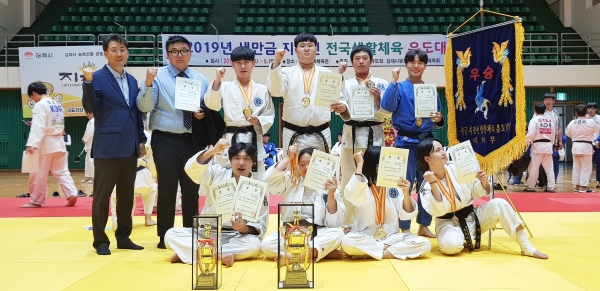 대전과학기술대(총장 이효인) 경찰경호과 재학생들 8명이 ‘2019년 새만금 지평선 전국생활체육 유도대회에서 개인전 및 단체전에서 우승