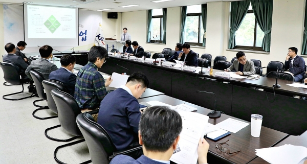 한국농어촌공사는 16일 농어촌연구원에서 스마트농업 생산단지조성 전문가 세미나를 개최했다