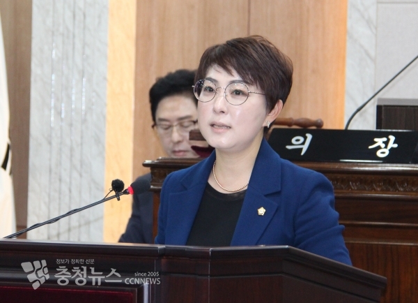 김은미 의원이 21일 제263회 임시회 5분발언을 하고 있다.