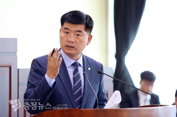 시정 질의하는 맹의석 아산시의회 의원 / 충청뉴스 최형순 기자