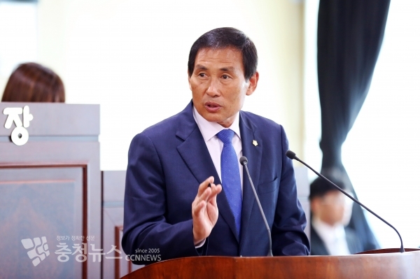 시정질의 하는 현인배 아산시의회 의원 / 충청뉴스 최형순 기자