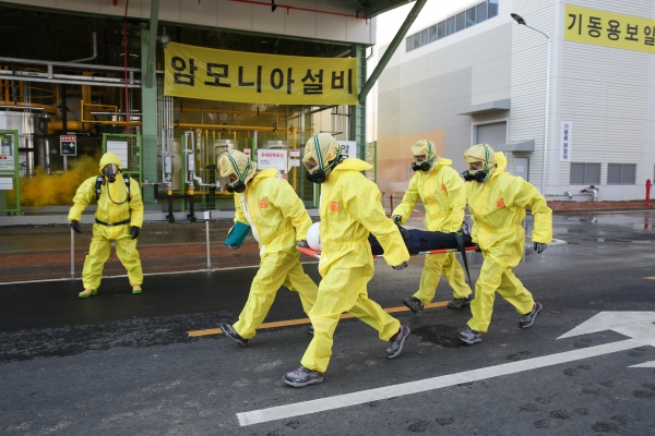 한국서부발전 평택발전본부에서 시행(’19.10.30)된 『2019년 재난대응 안전한국훈련』이 실제와 다른 없는 재난상황을 가정하여 현장훈련을 진행하고 있다.