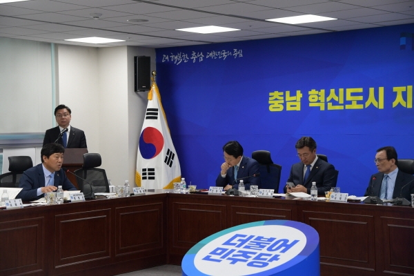 황명선 논산시장, 29일 국회에서 열린 2019년 민주당-충남도 예산정책협의횣 ㅏㅁ석 모습