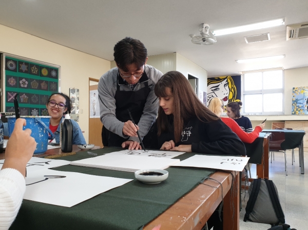 마장디고 캘리그래피 수업 진행 모습