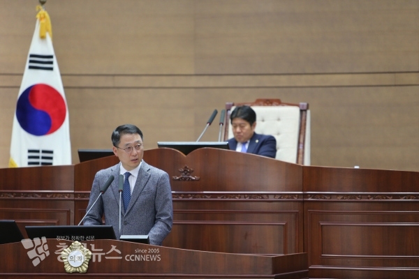 시정질문 하는 김선태 천안시의회 의원