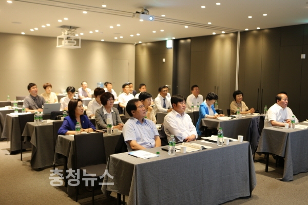 천안시의회 의정연수 장면