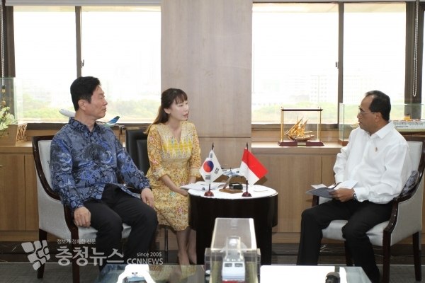 김상균 이사장(왼쪽), 인도네시아 교통부 부디 까르야 장관(오른쪽) / 충청뉴스 최형순 기자