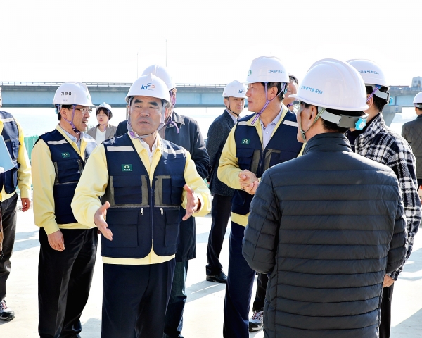 김인식 사장은 안전 작업 환경조성과 안전강화에 대한 확고한 의지를 밝히고 사업 최종 완료시까지 긴장의 끈을 놓지 말것을 당부했다.