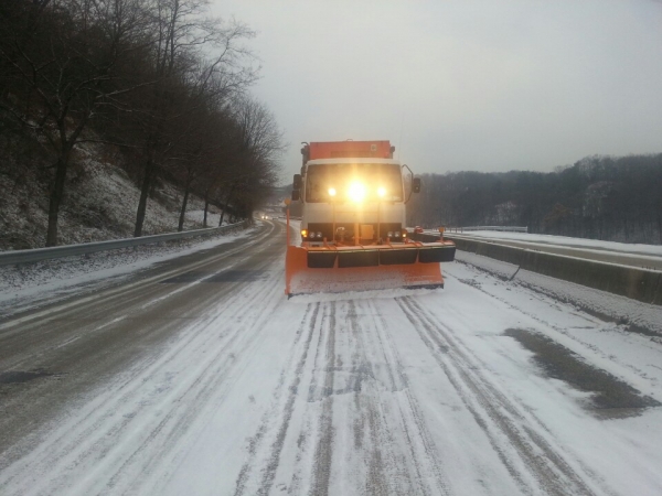 작년도 강설 시 대전 동구청의 제설차량 제설 모습