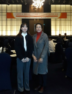 대한민국 테마여행 청년아이디어공모전에서 동상을 수상한 건양대 유가을 씨(왼쪽)와 전명숙 지도교수