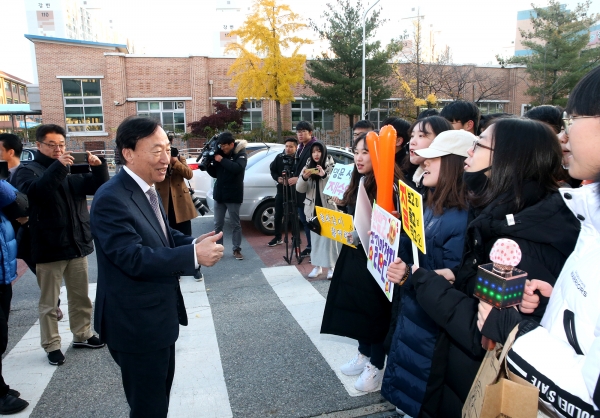 설동호 교육감 수능학생 격려(만년고)