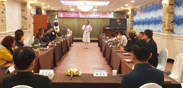 지난 13일 유성구 경하온천호텔에서, 1년전 결혼한 북한 윗동네 식구들의 결혼기념일을 축하했다