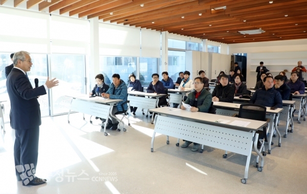 인사하는 서금택 세종시의회 의장 / 충청뉴스 최형순 기자