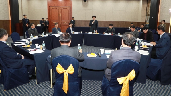 맹정호 서산시장이 서산 대산항 유관기관 및 기업 단체장 간담회 진행 모습