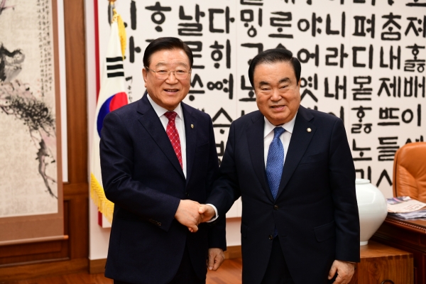 김석환 홍성군수 국회 방문_문희상 국회의장과 함께