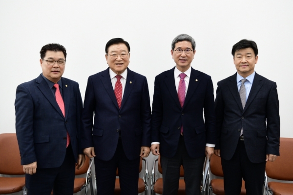 김석환 홍성군수 국회 방문_김학용 국회환노위원장과 함께