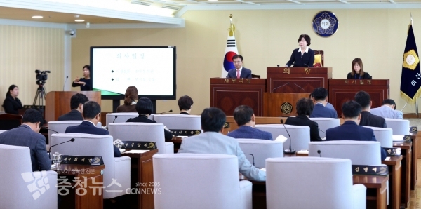 제215회 임시회 본회의 개회장면 / 충청뉴스 최형순 기자