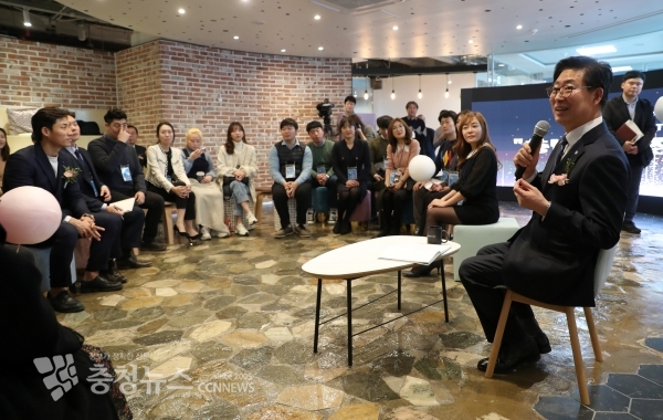 청년창업가와 소통하는 양승조 지사