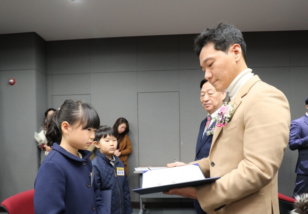 계룡장학재단, 제10회 유림공원사생대회 시상식 모습