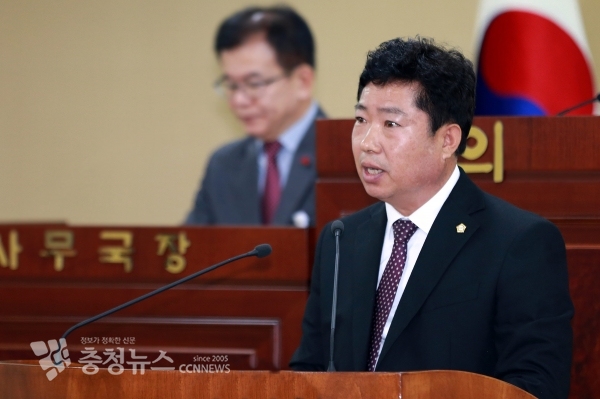 농민수당 도입 제안 5분 자유발언 하고 있는 최재영 아산시의원 / 충청뉴스 최형순 기자