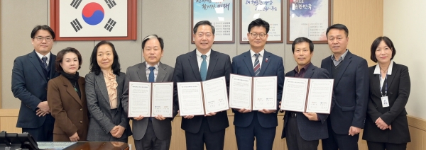 공주대와 청년 창업지원 위한 업무협약 체결 모습
