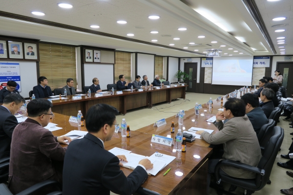 26일 대전 본사에서 협력 중소기업과 상생협력을 위한 하반기 ‘동반성장기업협의회’를 개최. 이날 협의회에는 조용만 사장과 임직원, 15개 협력 중소기업 대표들이 참석해 동반성장 방안 등에 대해 논의했다