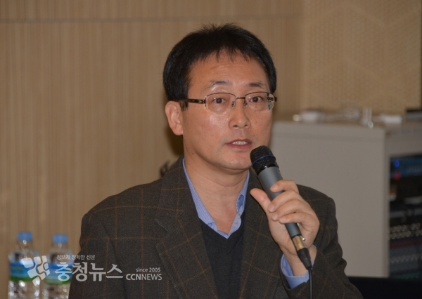 국가식품클러스터를 소개하고 있는 김양일 국가식품클러스터 식품담당사무관