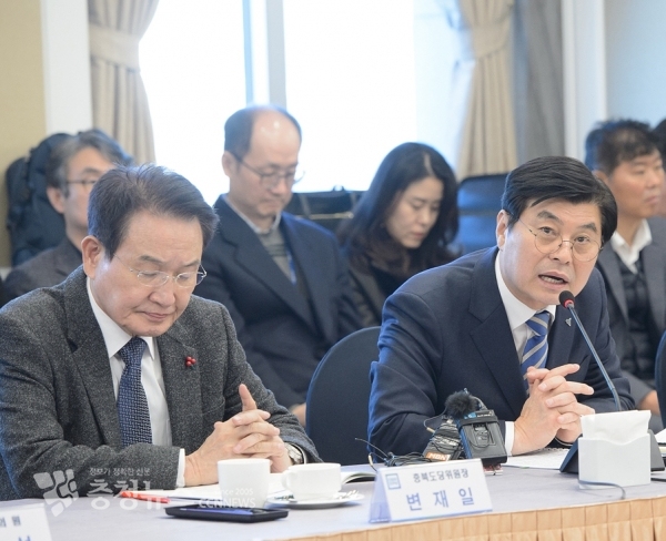 이춘희 세종시장(우)