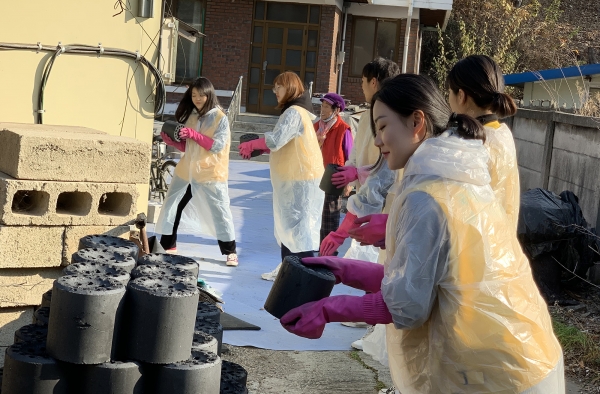 나누리봉사단 지역사회 소외계층 대상 연탄나눔 봉사활동