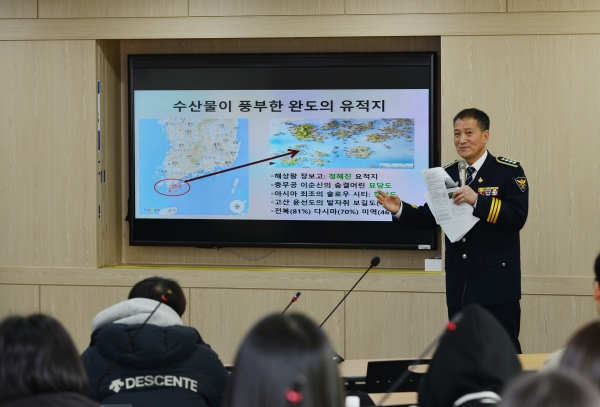 김광남 천안동남경찰서장이 백석대 재학생들을 대상으로 특강을 진행하고 있다.