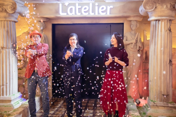 개막식 모습/ 왼쪽부터 맥키스컴퍼니 조웅래 회장, 홍콩 랜드그룹의 부동산 금융 총괄 Zhou Xun, 중국 운영사 텐쳔타임즈의 Xie Yinuo 대표.