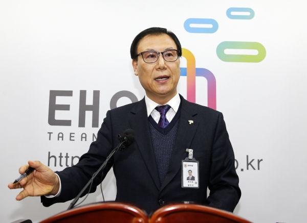 맹천호 행정지원과장 브리핑 모습