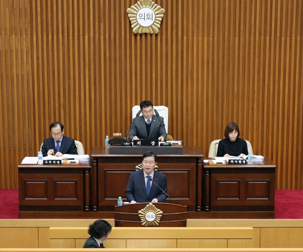 장종태 구청장, 서구의회 정례회 시정연설 모습