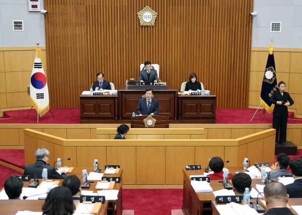 장종태 구청장, 서구의회 정례회 시정연설 모습