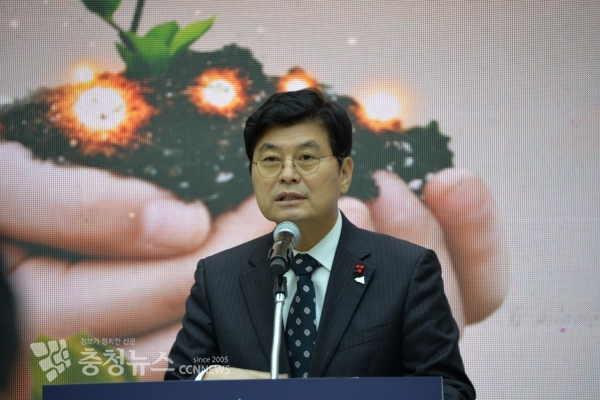 인사하는 이춘희 세종시장 / 충청뉴스 최형순 기자