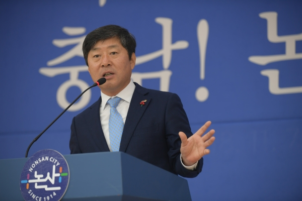 황명선 논산시장은 5일 시청 회의실에서 개최된 12월 월례회의 주재 모습