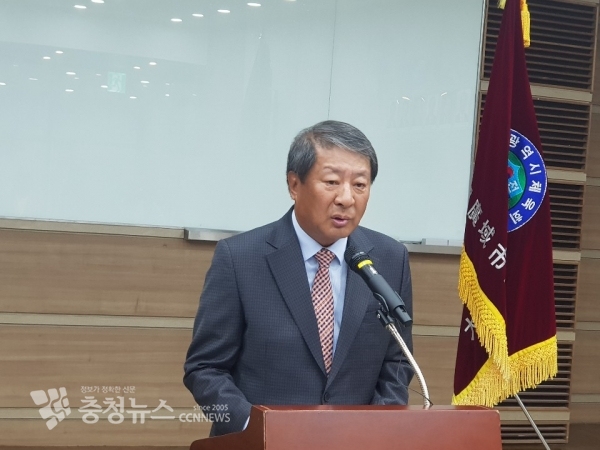 손영화 행촌학원 이사장이 9일 민간 초대 대전시체육회장 출마선언을 하고 있다.