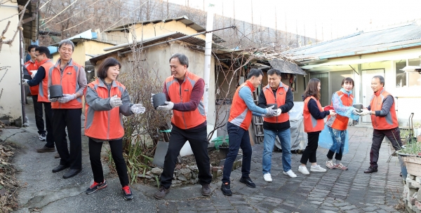 한국타이어 연탄 나눔 봉사로 나눔 문화 실천 앞장