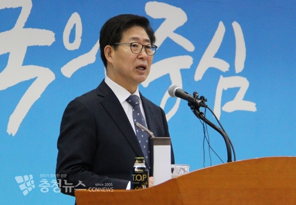 18일 송년기자회견 하는 양승조 지사