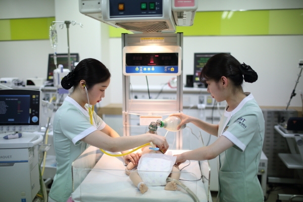 간호학과가 '2019년도 하반기 간호교육인증평가'에서  한국간호교육평가원으로부터 5년간(2020∼2025) 인증 판정을 받았다.