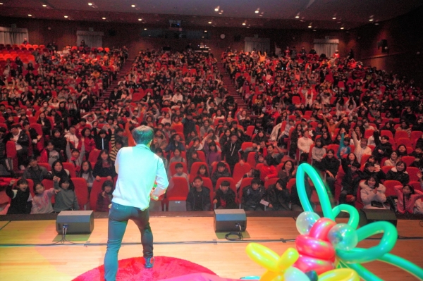 골프존문화재단이 21일 지역사회 취약계층 아동을 위한 연말 문화행사 2019 희망행복나눔페스티벌을 개최하며 훈훈한 나눔을 실천했다.