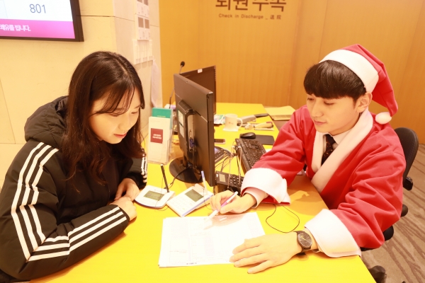 유성선병원, 산타와 함께하는 이벤트 진행