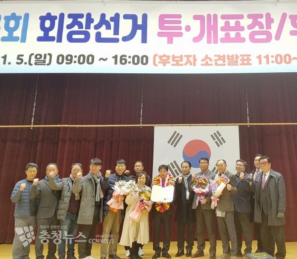 참석자들과 함께