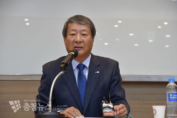 손영화 대전시체육회장 후보(기호3번)가 주요 공약을 발표하고 있다.