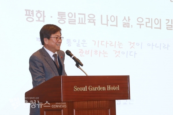 평화통일교육 공감 한마당에서 기조연설 중인 최교진 교육감 모습