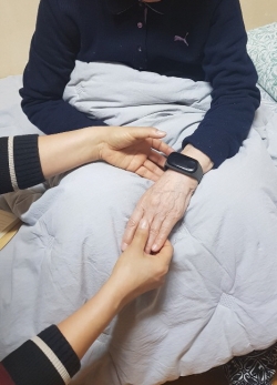 치매안심센터 - 치매 어르신용 위치추적기 배포